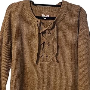 SO BRAND WOMENS SIZE SMALL LACED UP SWEATER.